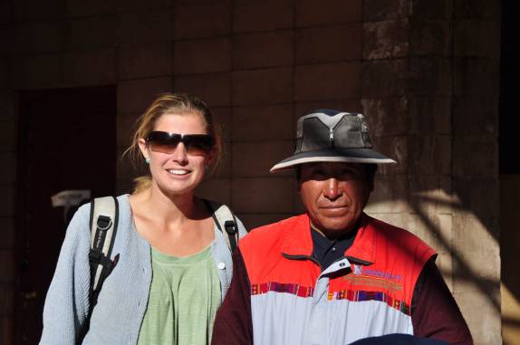 Nosso guia nas ruínas de Tiahuanaco, na Bolívia